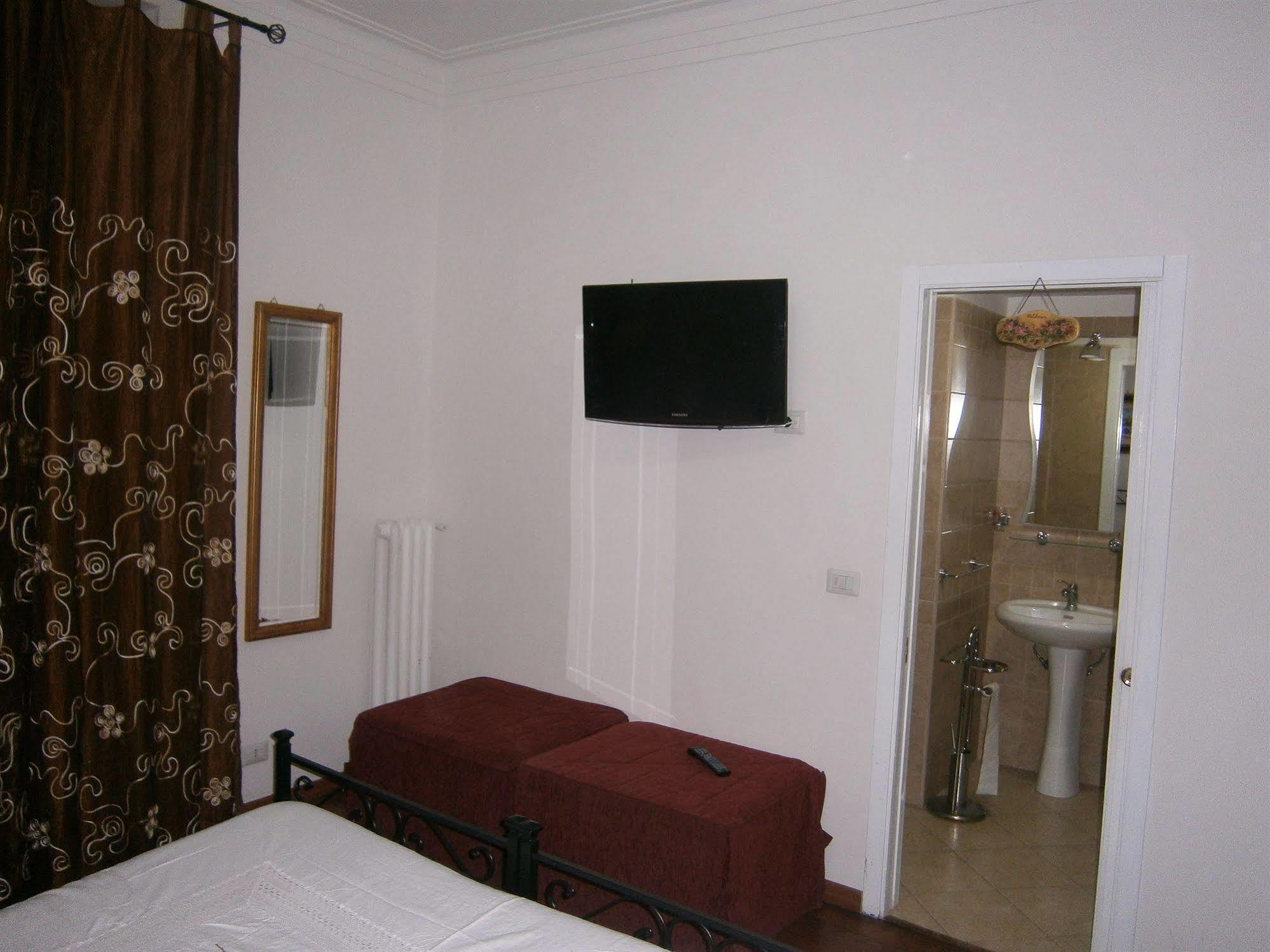 Hotel Lucky House Roma Esterno foto