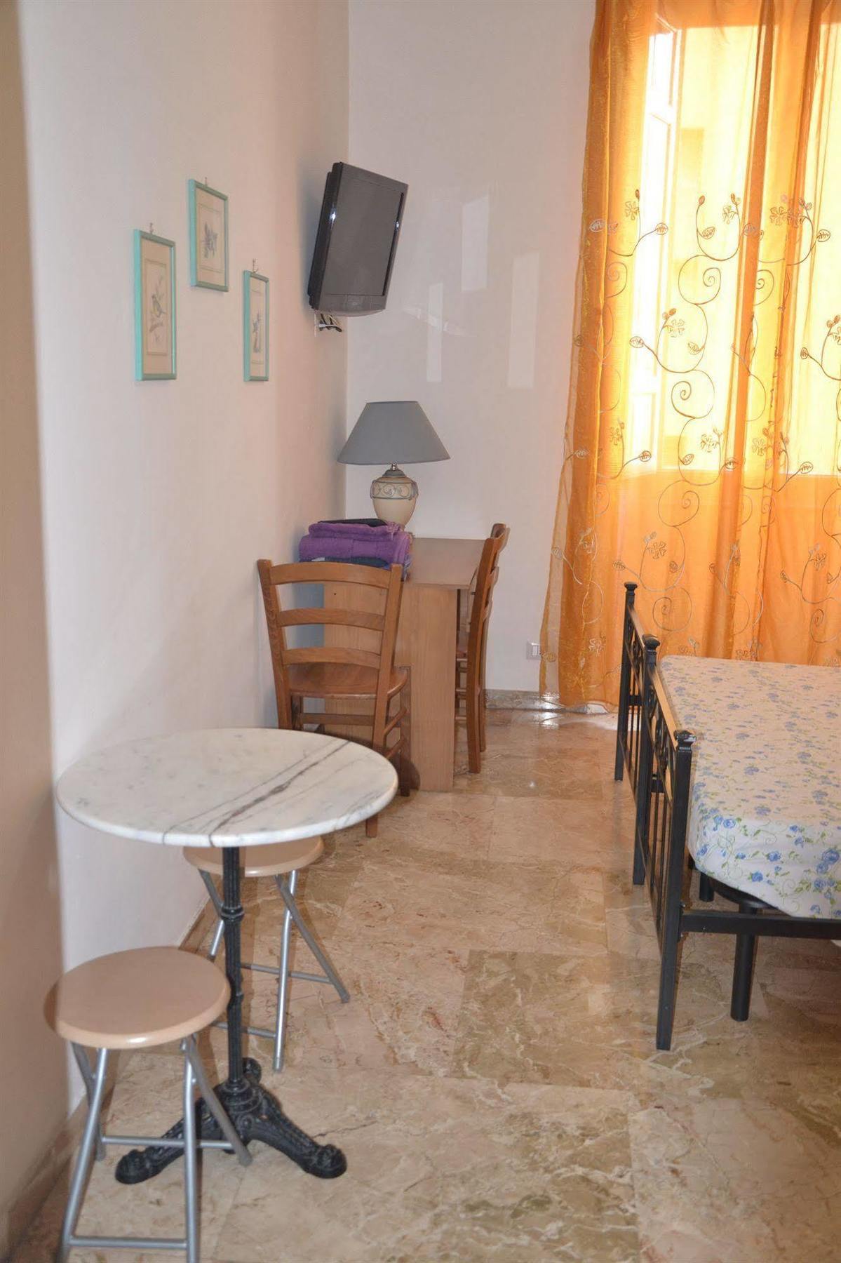 Hotel Lucky House Roma Esterno foto